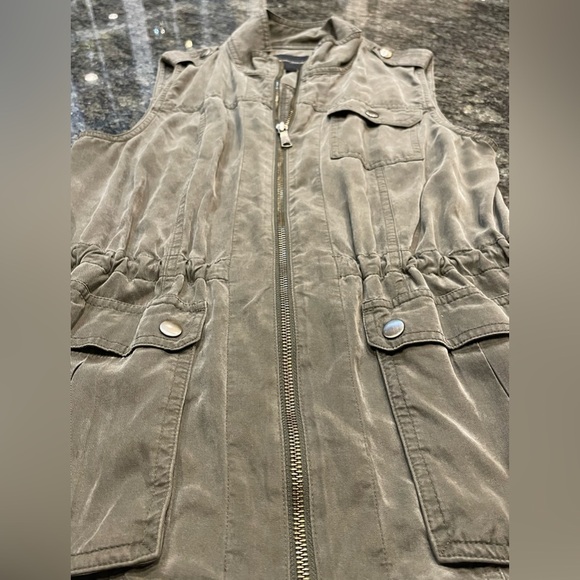 🔥Cute, like new Banana Republic SOFT zippered vest size S. Olive color - Picture 2 of 4